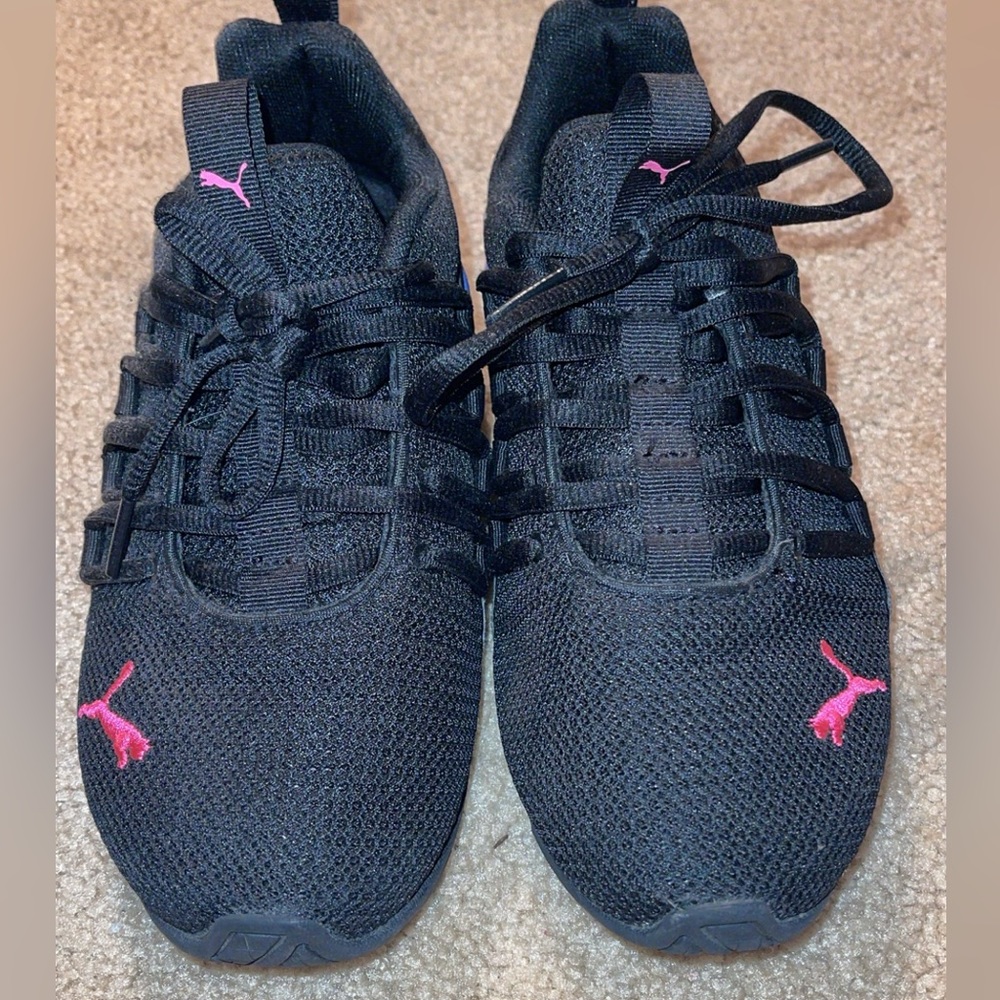 Like new Puma shoes women’s size 6.5. Black shoes with pink and blue ombre.